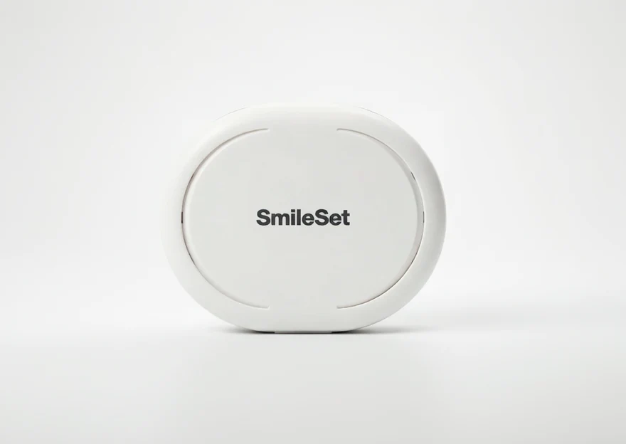 Vented Case with Mirror, Removal Tool & Floss Storage - Image 5